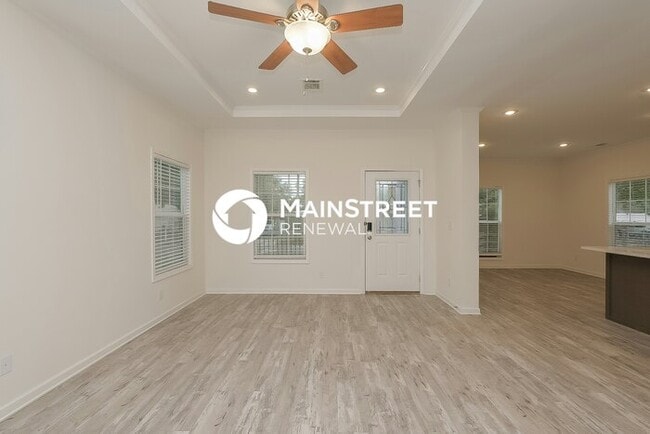 Building Photo - 4 Bedroom Pet-Friendly Home in St. Petersb...