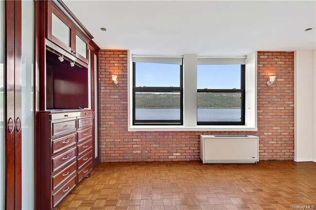 Photo - 23 Water Grant St Unidad 2P Rental