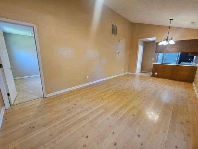 3210 Sky Ct