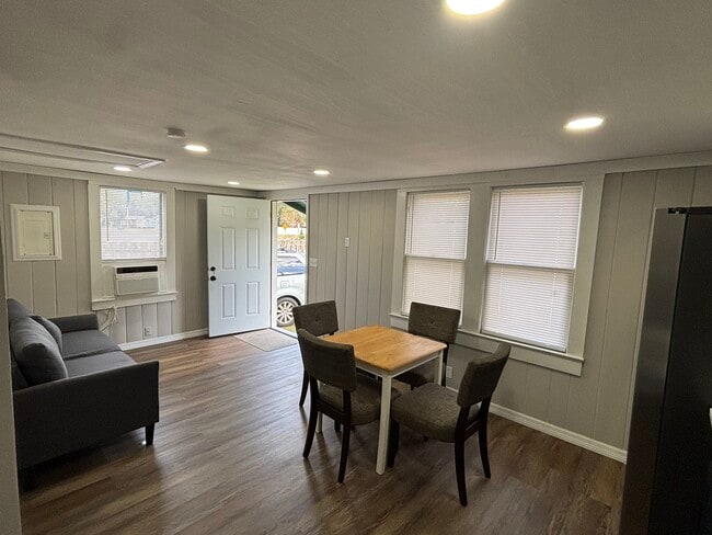 Photo - 218 S 4th St