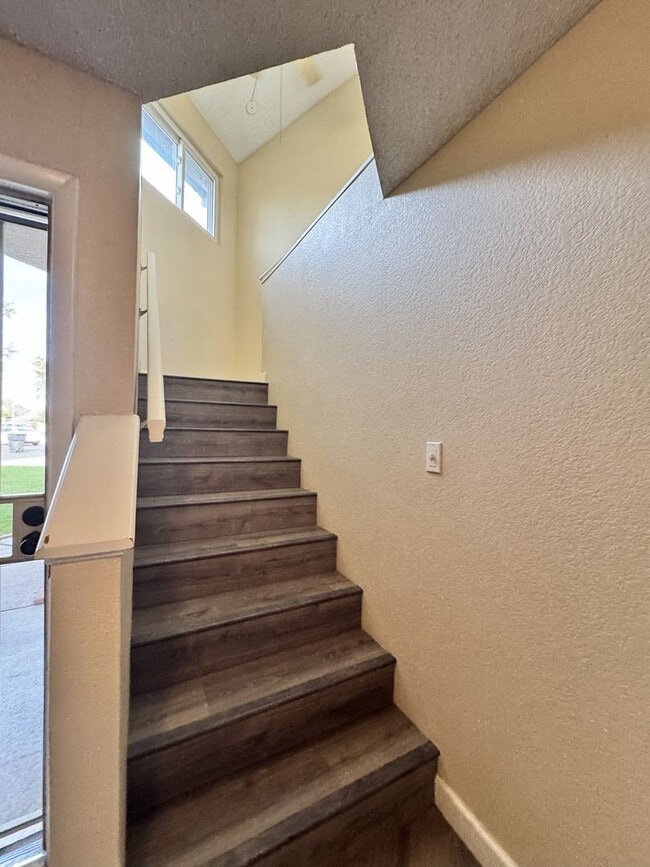 Photo - Great 3 bedroom 2 bath culdesac lot with fireplace