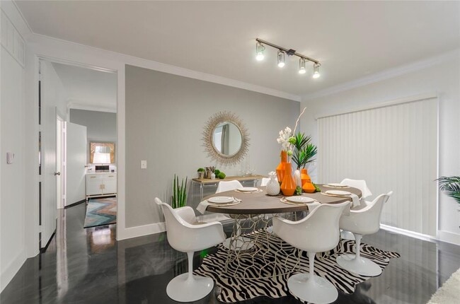 Building Photo - 3300 Towers Blvd Unit 638