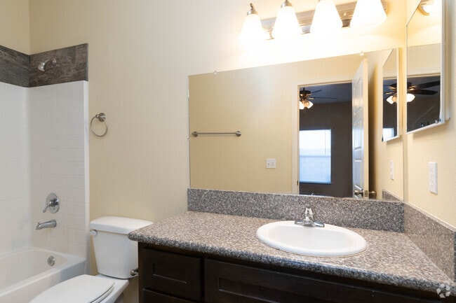 2BR, 2BA - 1020SF