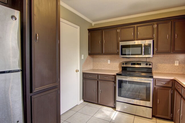 Photo - 5825 Skylark Dr