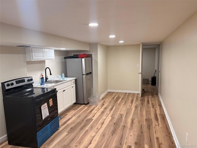 Building Photo - 16 Lark St