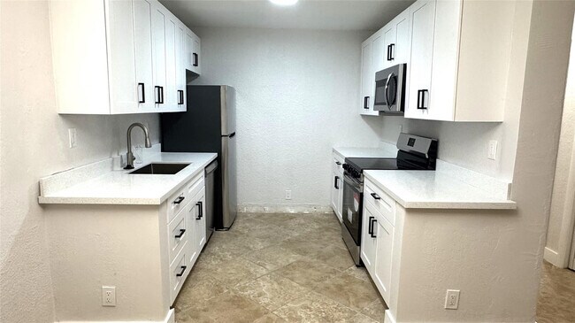 Photo - 760 SE 2nd Ave Unidad D111