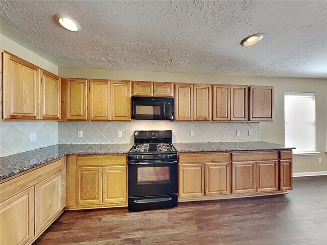 Photo - 913 Almond St