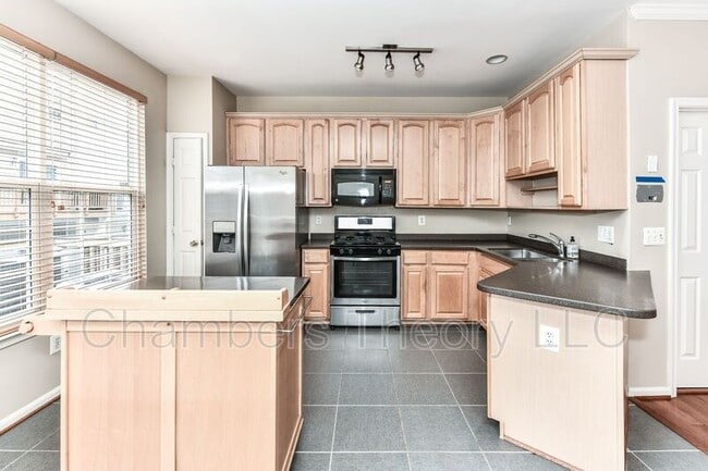 Photo - 3845 Eisenhower Ave