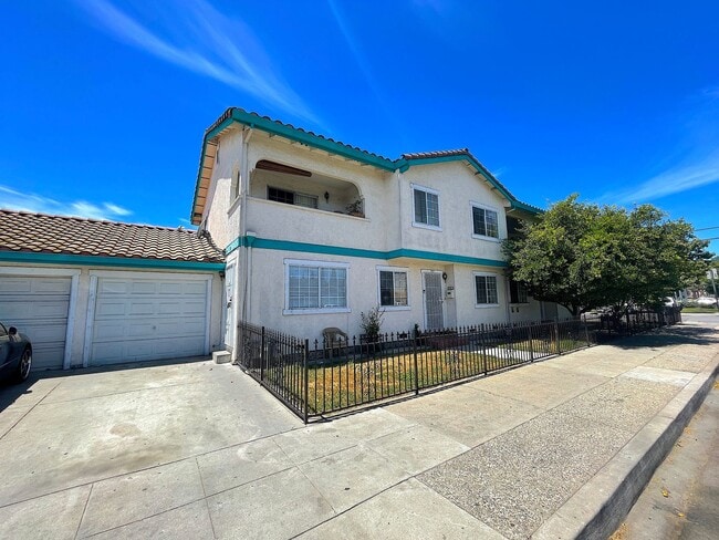 Building Photo - 55-57 S. 33rd Street Unit 55 Rental