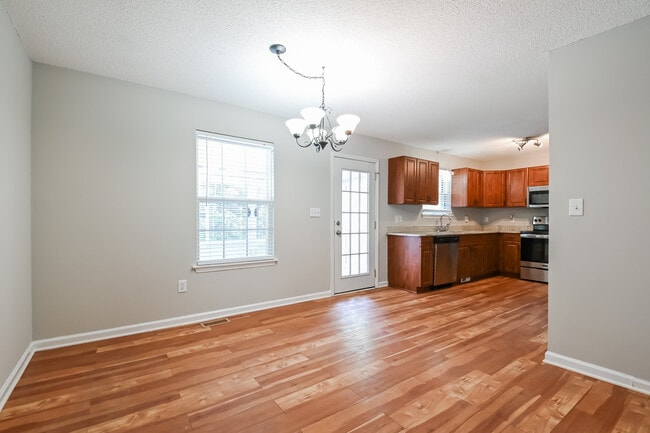 Photo - 737 E Maple Ln