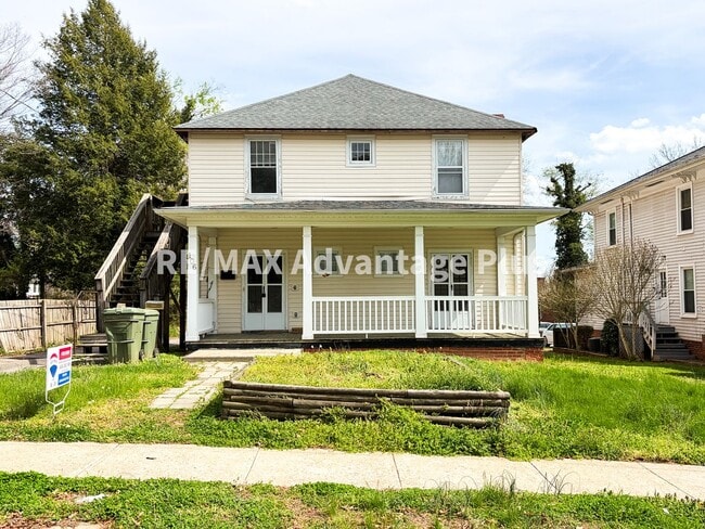 Building Photo - 106 Grove St Unit B