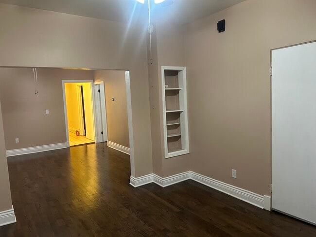 Photo - 5653 W Montrose Ave Unidad Second floor