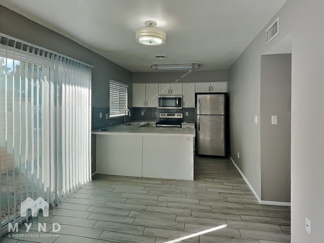 Photo - 1014 W Malibu Dr