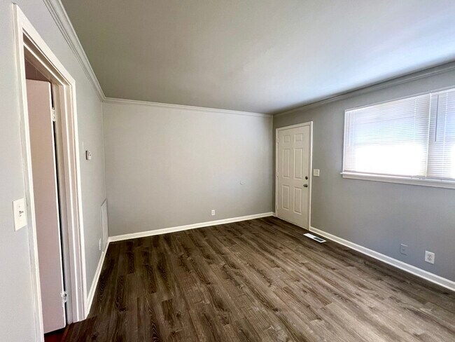 Photo - 1635 B Evelyn Ave.