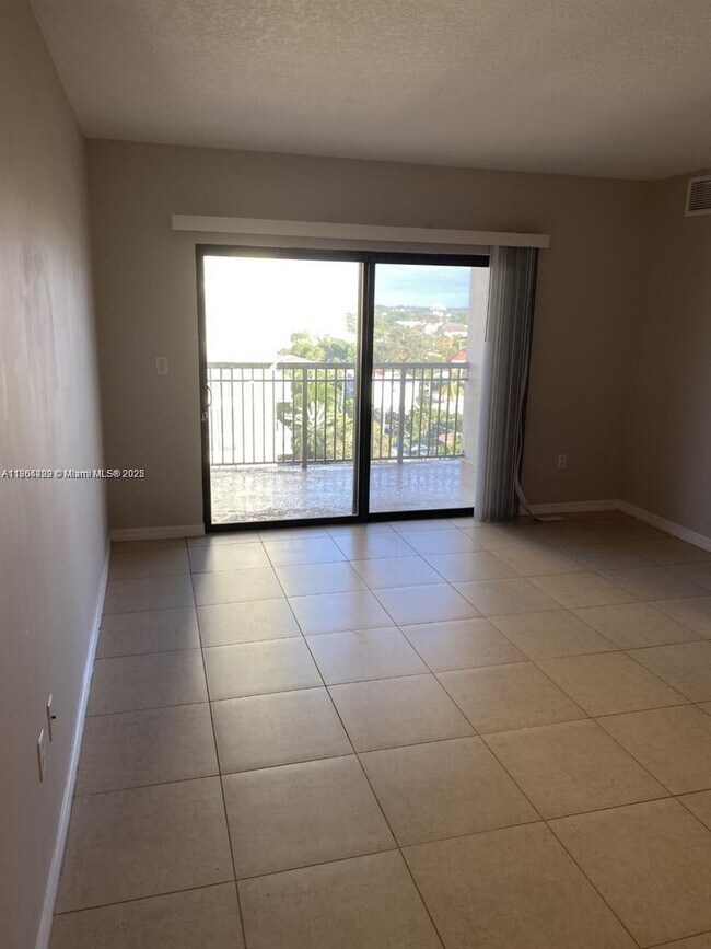 Photo - 3530 SW 22nd St Unidad 913 Rental