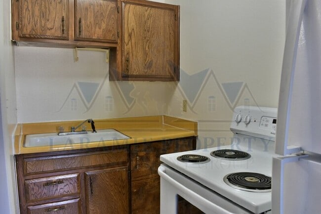 Photo - 702 Downey St Unit 16