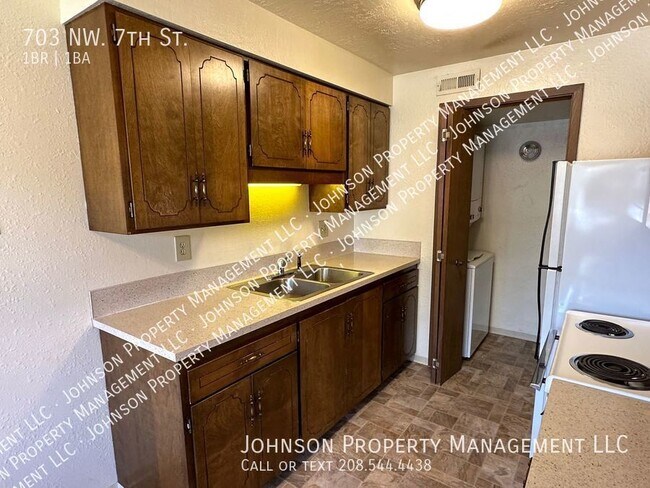 Photo - 703 NW 7th St