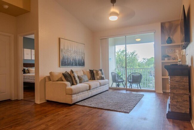 Photo - 8911 Legacy Ct Unidad 307 Rental