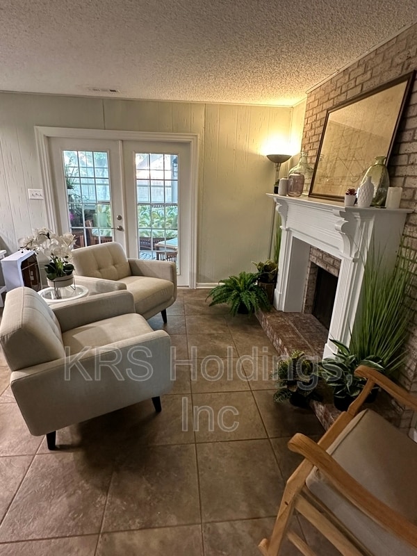 Photo - 896 Jamestown Landing Rd