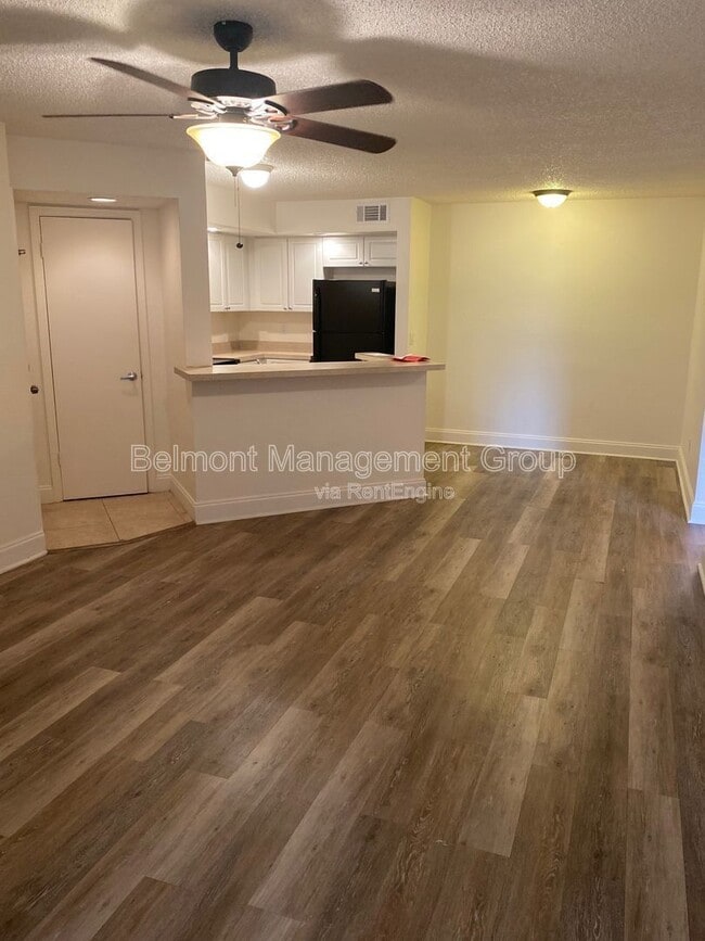 Photo - 4630 Commander Dr Unit 1014