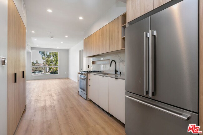 Photo - 12431 Rochester Ave Unidad 311