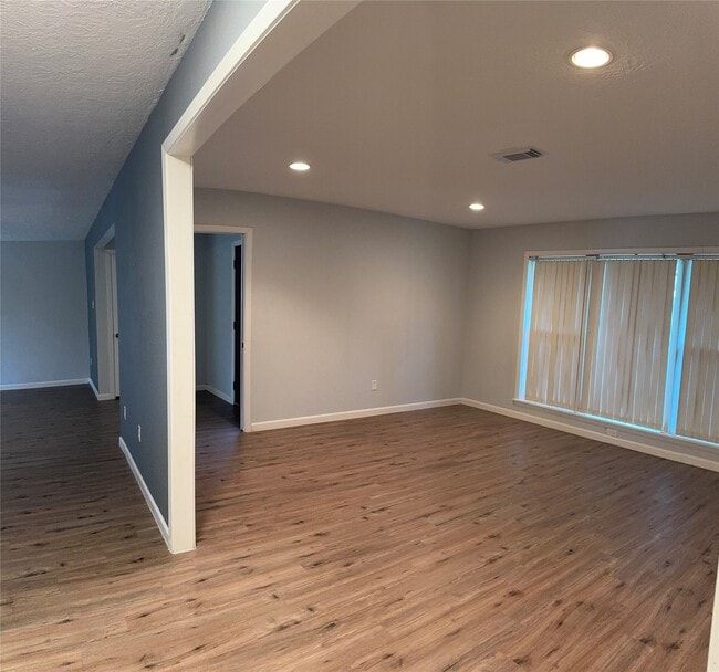 Photo - 211 Van Winkle St