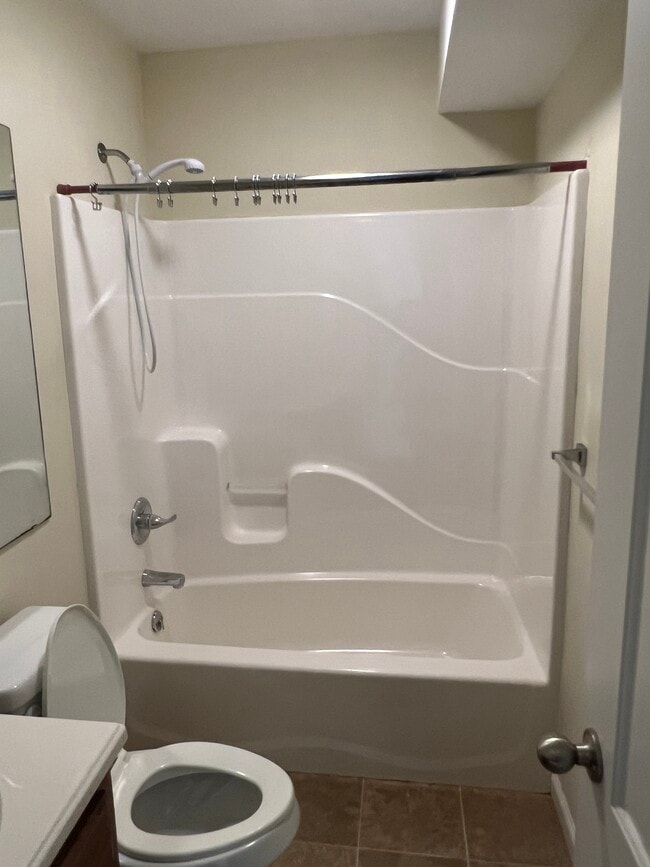 Bathroom - 416 N Green St Unit C