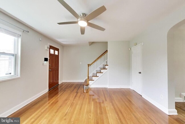 Photo - 640 Chesapeake St SE