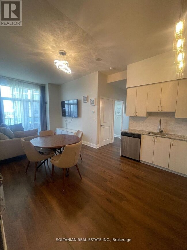 Photo - 3600 Hwy 7 W Unité 702