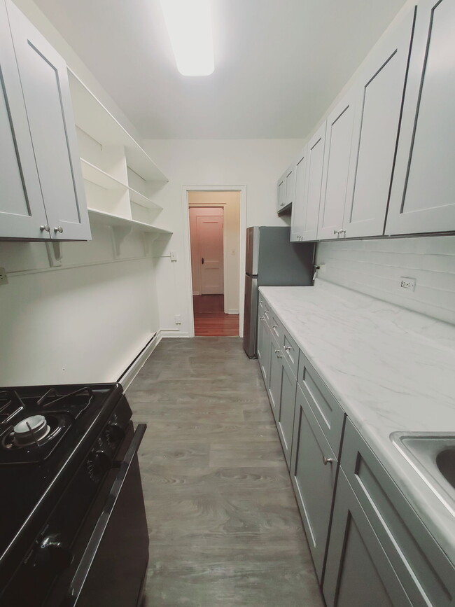 Building Photo - 104 Woodside Green Unit B