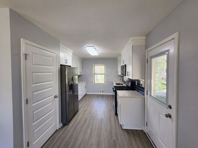 Photo - 1750 Boulderview Dr SE