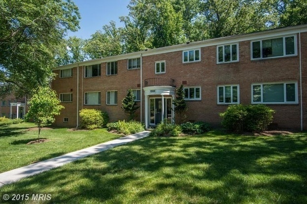 Building Photo - Hardwood floors! 1 Bed 1 Bath at Parkside Condominium; Utilities Included in Rent