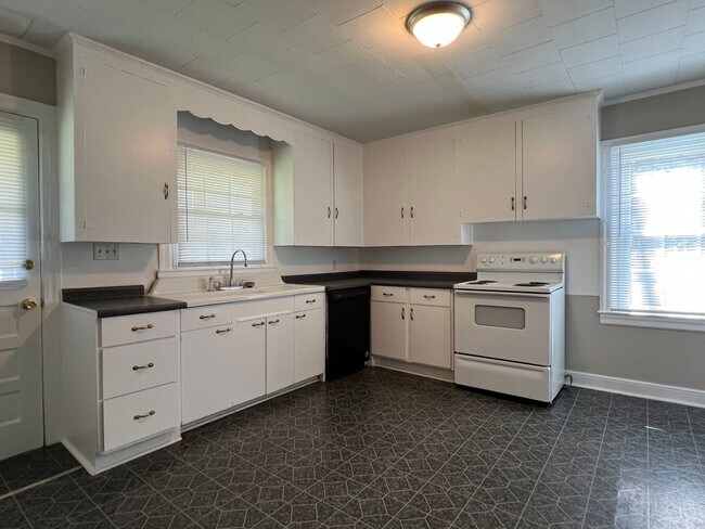 Photo - MOVE-IN READY!