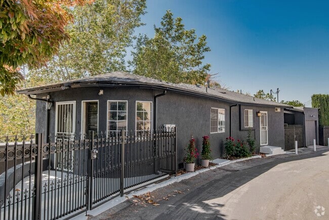 Building Photo - 214 S Avenue 50 Rental