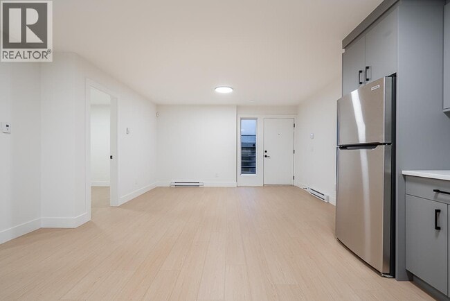 Photo - 5181 Booth Ave