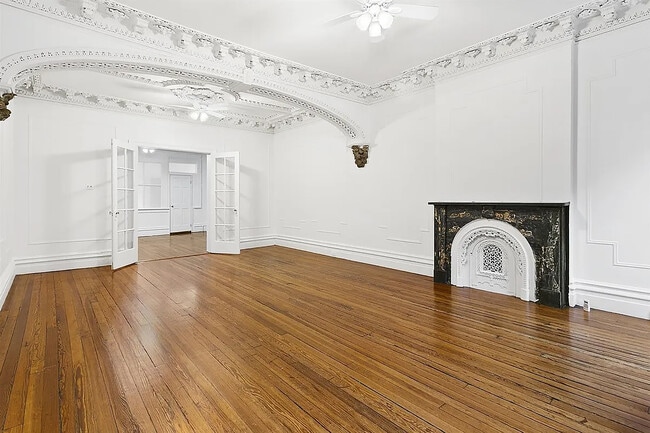 Photo - 331 W 19th St