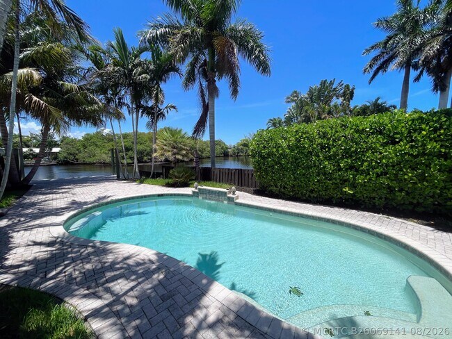 929 NE 18th Ct Unit 1