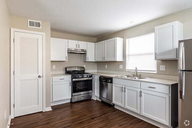 1BR, 1BA - 670SF