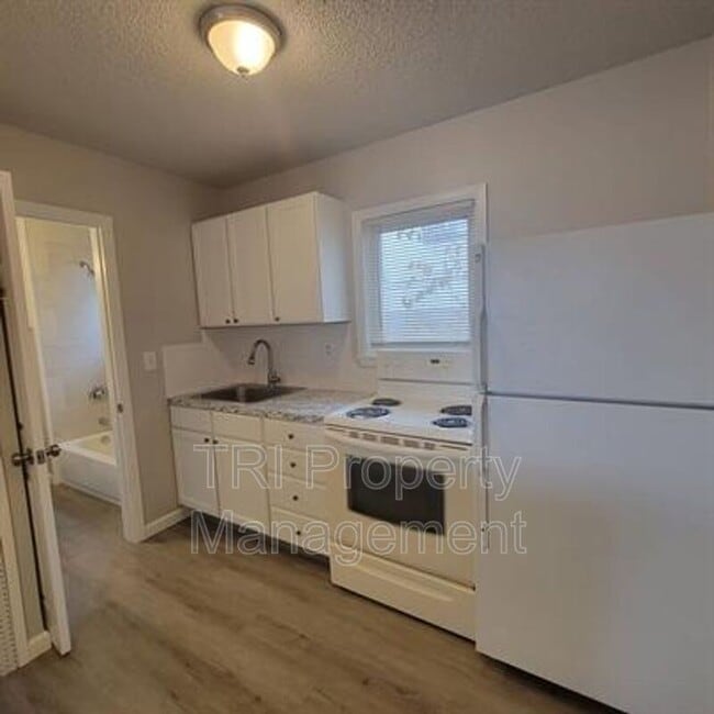 Photo - 320 12th St