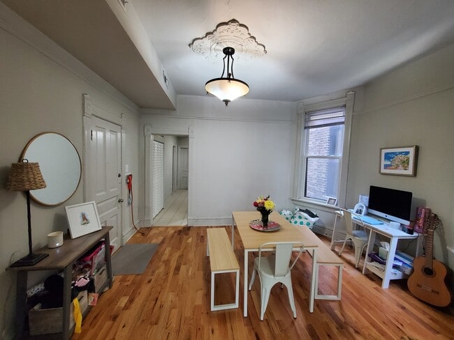 Photo - 1930 N Bissell St