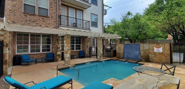 1025 W 10th St Unit 2205