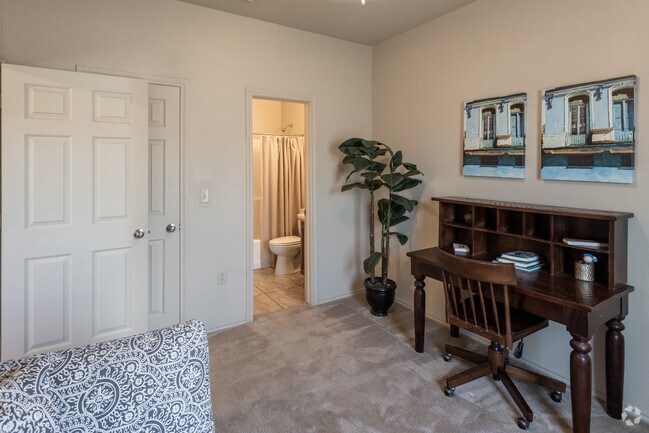 2BR, 2BA 804SF