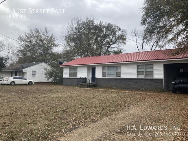 Photo - 5 41st E St
