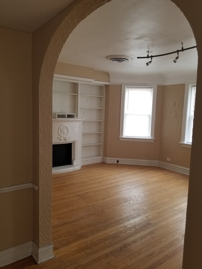 Photo - 2331 S Lombard Ave Unit 2