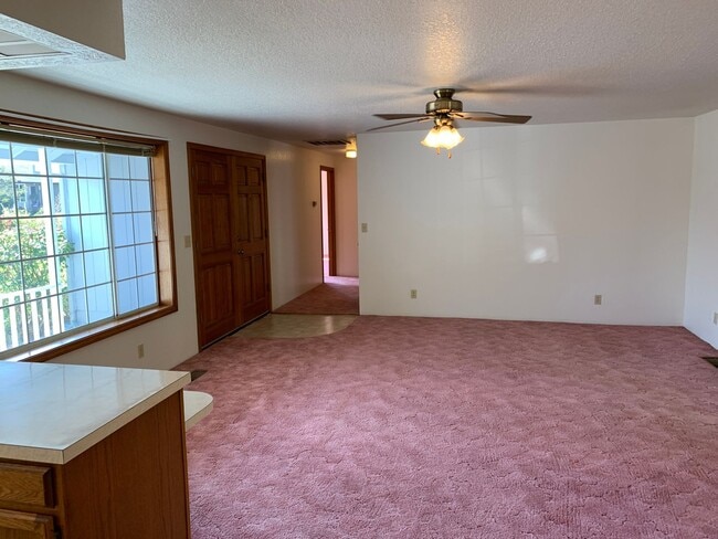 Photo - Large 2 Bedroom Hucrest Home! 1 Year Lease Required