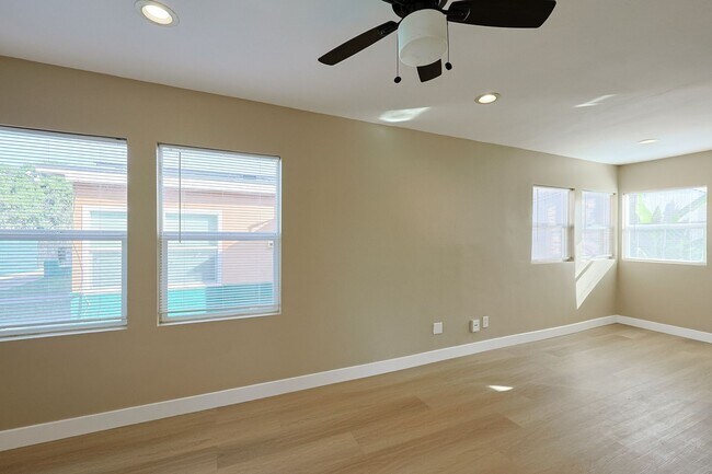 Photo - 5461-65 Imperial Ave Unidad 5463