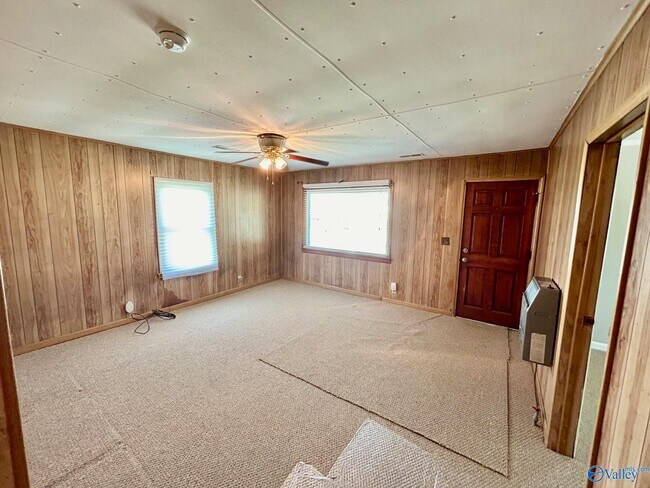 Photo - 4718 Meridian St N