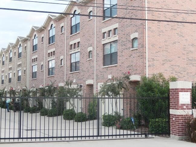 Building Photo - 11315 S Main St Unit 1302
