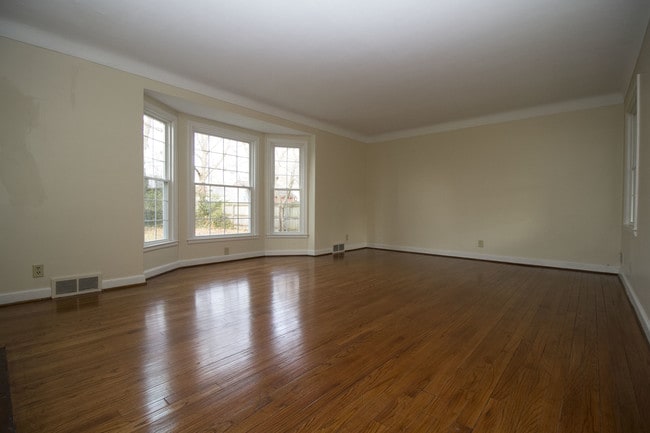 Photo - 3139 Cheltenham Rd