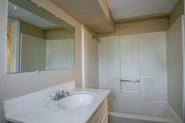 924 St James St Unidad 3